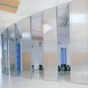  什么是活動(dòng)玻璃隔斷，活動(dòng)玻璃隔斷有哪些形式